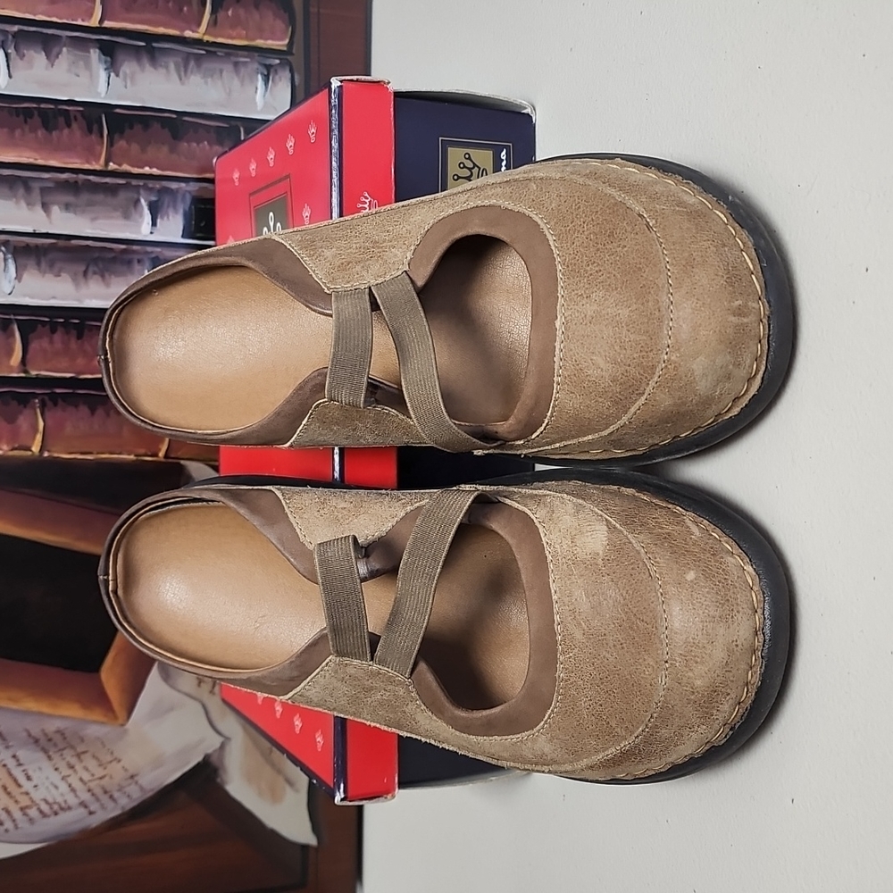 Sofft Leather Slides Tan Size 8.5